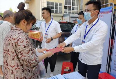 河南淮濱 便民服務(wù)流動(dòng)車打通服務(wù)“最后一公里”